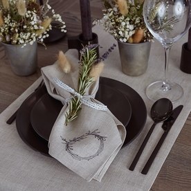 Wild Collection Natural Wreath Linen Table Runner